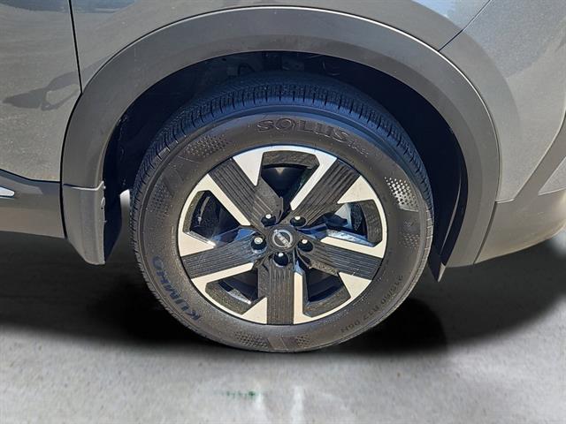 2025 Nissan Kicks SV photo 4