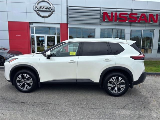 2021 Nissan Rogue SV photo 2