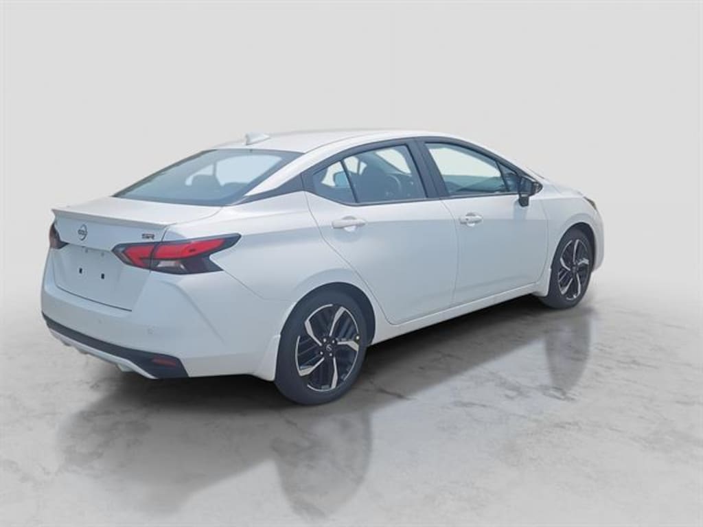 New 2025 Nissan Versa 1.6 SR