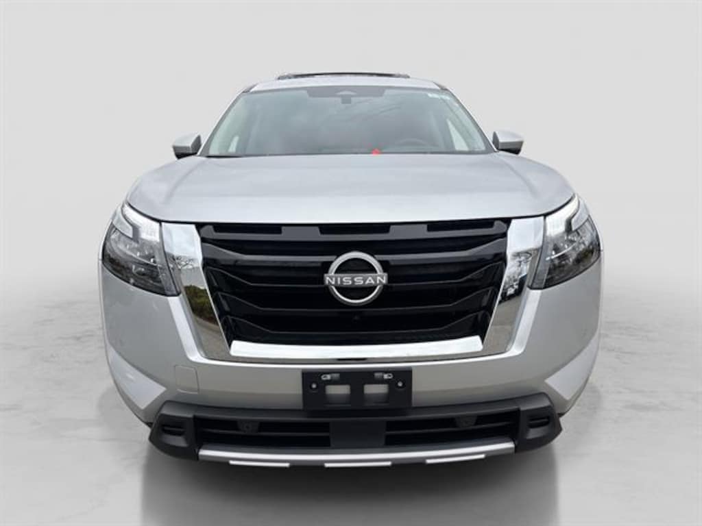 New 2025 Nissan Pathfinder SL 4WD