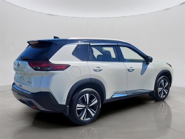 2023 Nissan Rogue SL photo 3