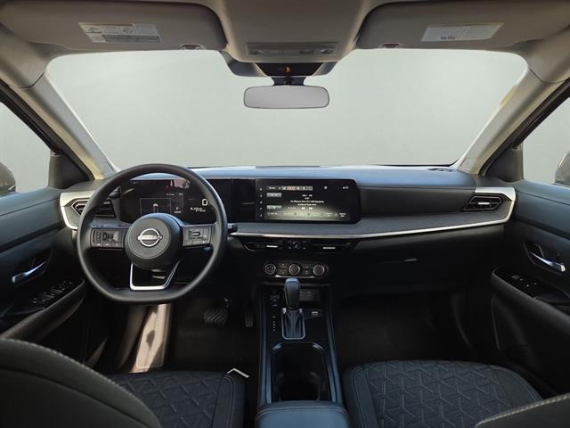 2025 Nissan Kicks SV photo 2