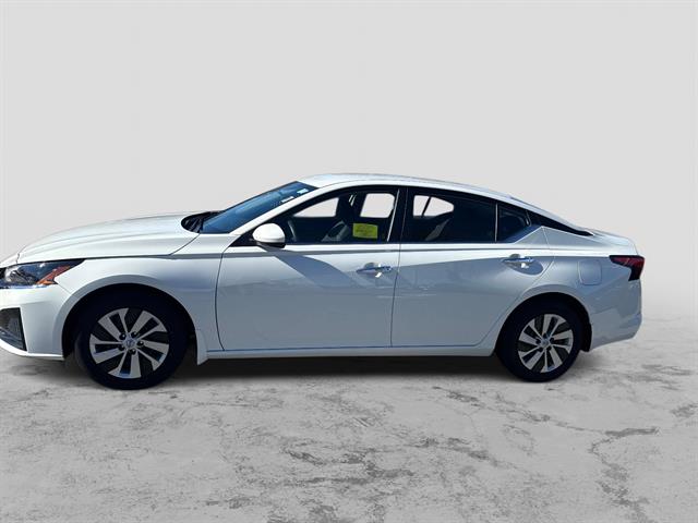 2023 Nissan Altima 2.5 S photo 2
