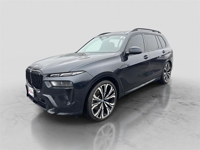 2023 BMW X7 40i's photo