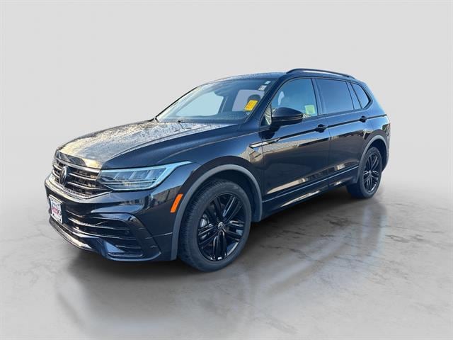 2022 Volkswagen Tiguan SE R-LINE BLACK's photo