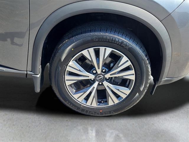 2023 Nissan Rogue SV photo 4