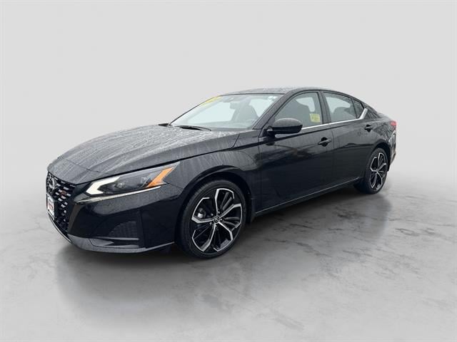 2024 Nissan Altima SR's photo