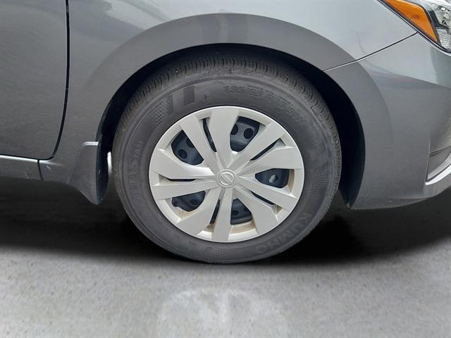 2025 Nissan Versa 1.6 S photo 2