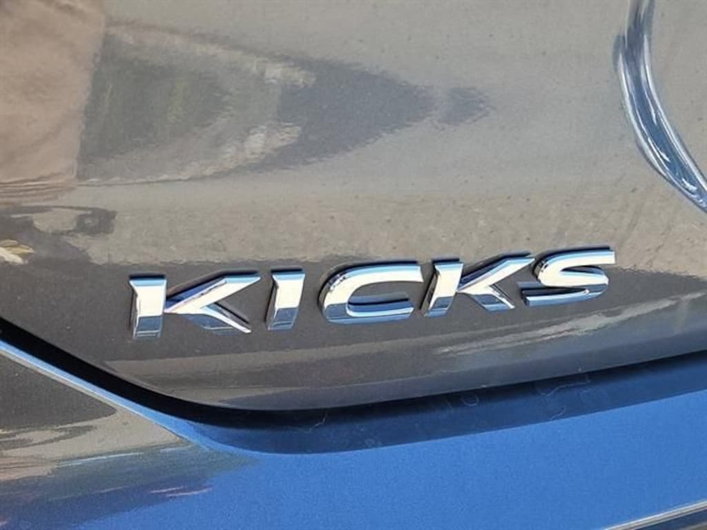 New 2025 Nissan Kicks Play S SUV