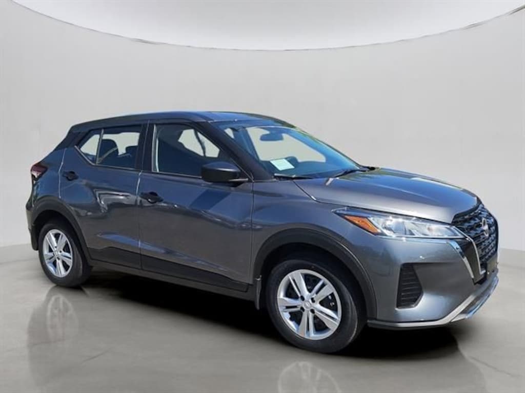 New 2025 Nissan Kicks Play S SUV