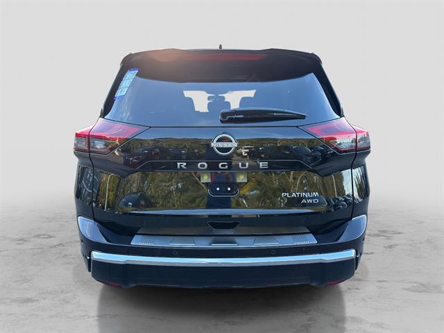 2026 Nissan Rogue Platinum photo 3