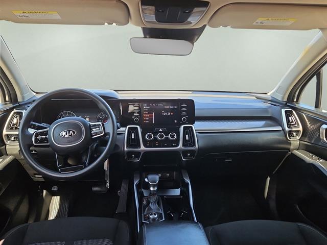 2021 Kia Sorento LX photo 2