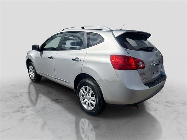 2015 Nissan Rogue Select S photo 2