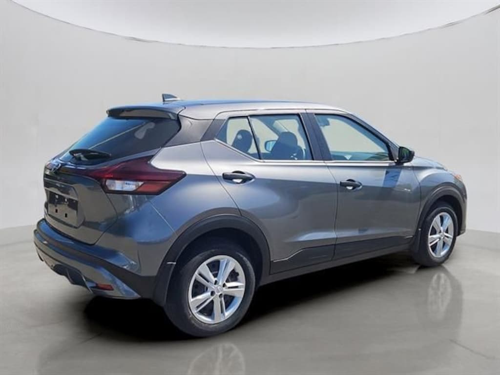 New 2025 Nissan Kicks Play S SUV