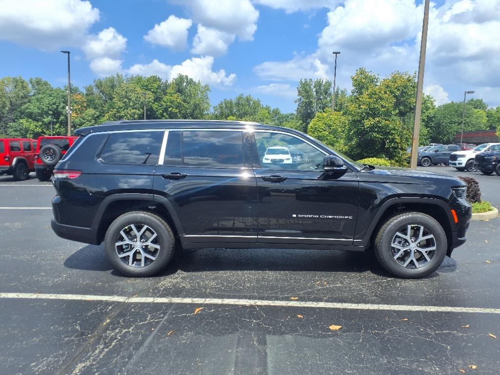 2025 Jeep Grand Cherokee Limited photo 2