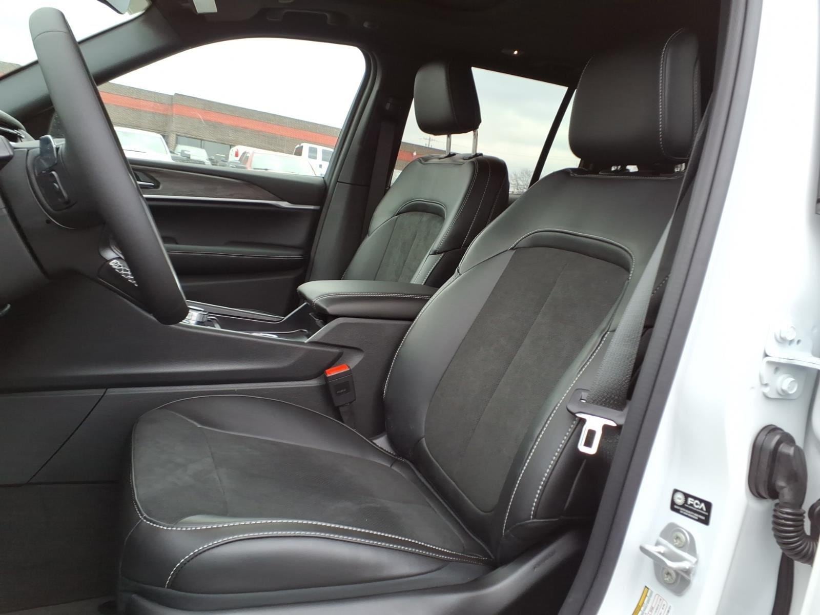 2026 Jeep Grand Cherokee Laredo - Photo 9