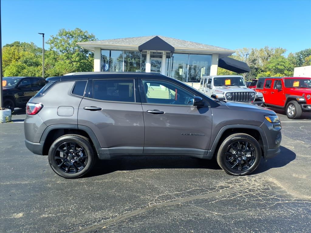 2024 Jeep Compass North Edition Latitude photo 2