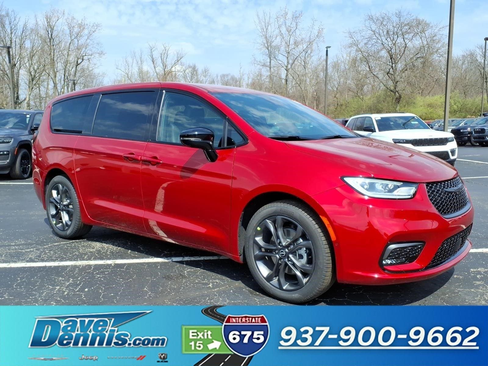 2026 Chrysler Pacifica Select's photo
