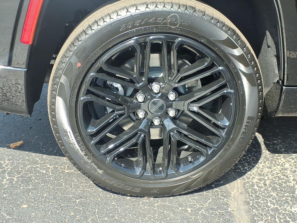 2025 Jeep Wagoneer Series II Carbide photo 4