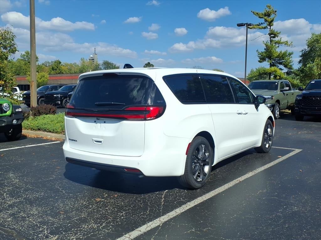 New 2026 Chrysler Pacifica Select Passenger Van