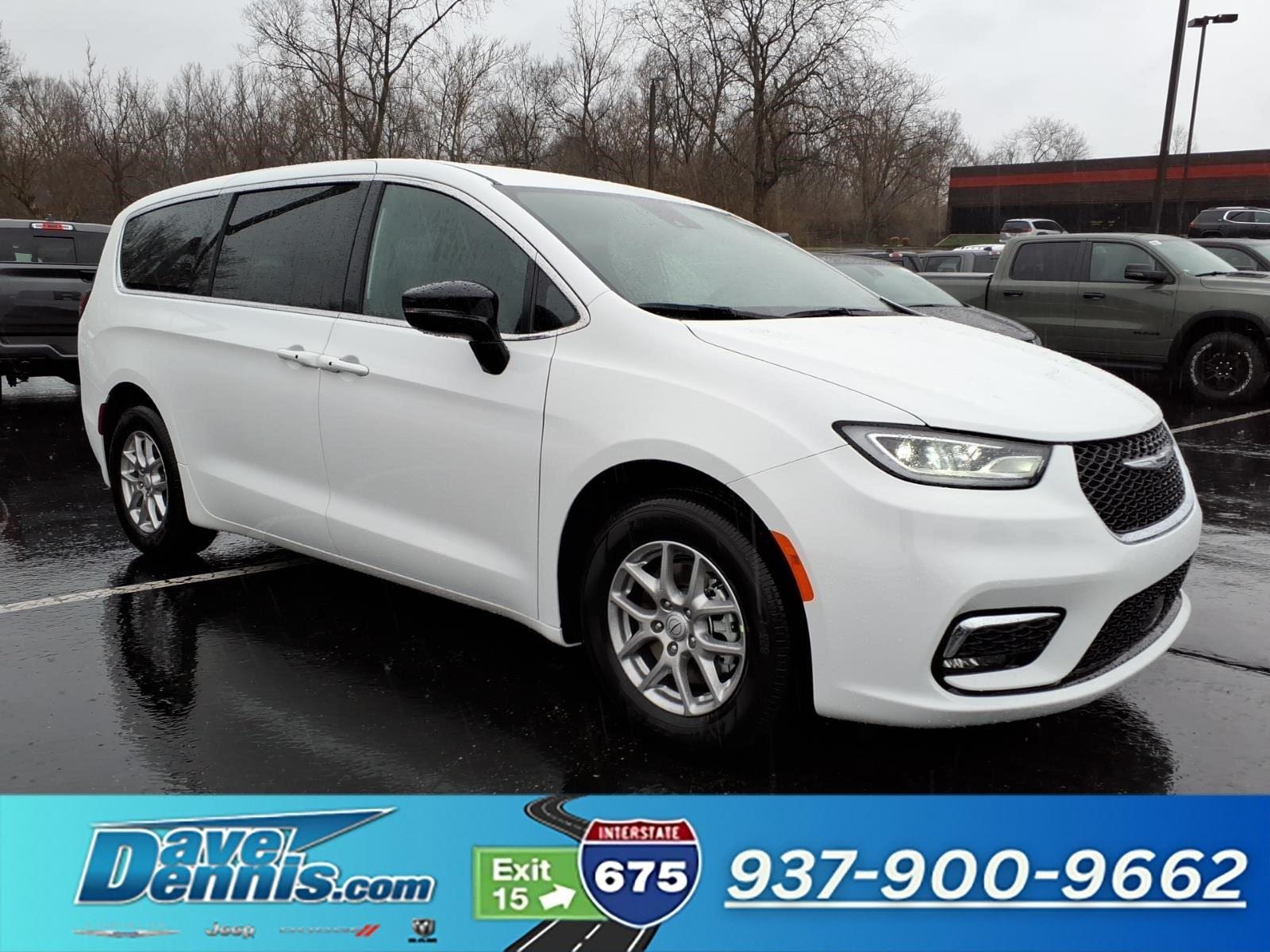 2026 Chrysler Pacifica Select's photo