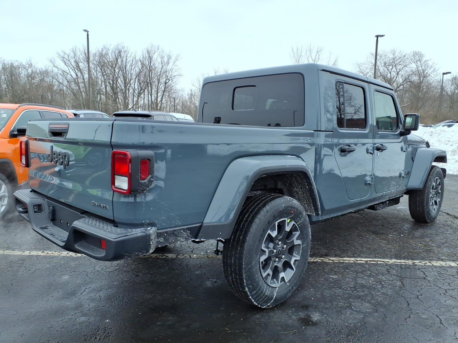 2026 Jeep Gladiator Sahara - Photo 6