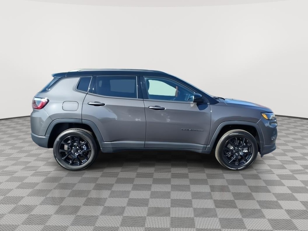 Used 2024 Jeep Compass Latitude SUV
