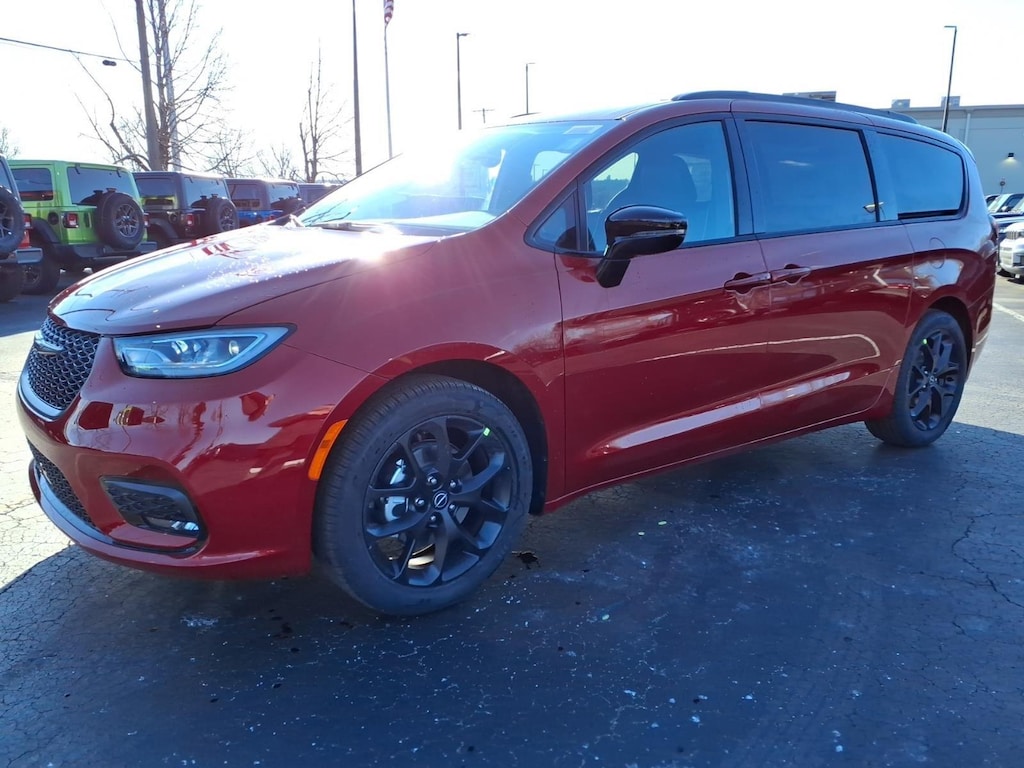 New 2026 Chrysler Pacifica Limited Passenger Van