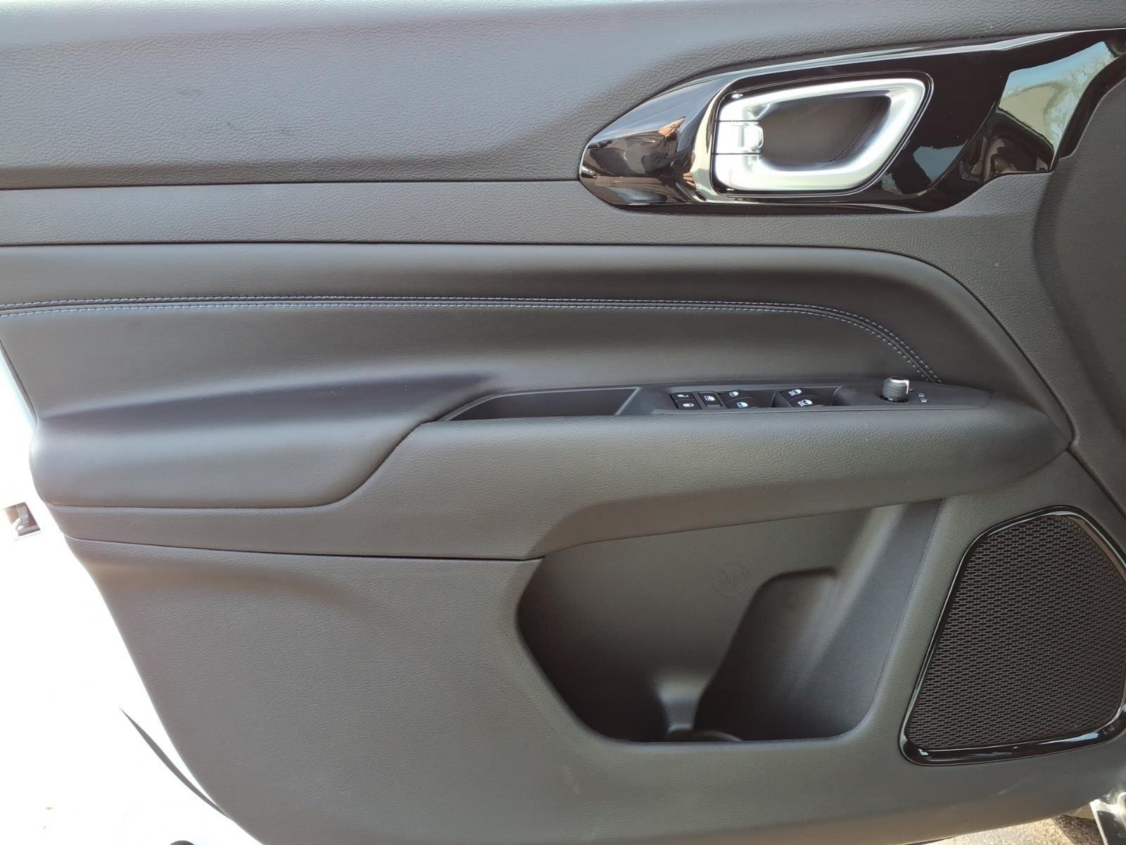 2026 Jeep Compass Latitude Altitude - Photo 8
