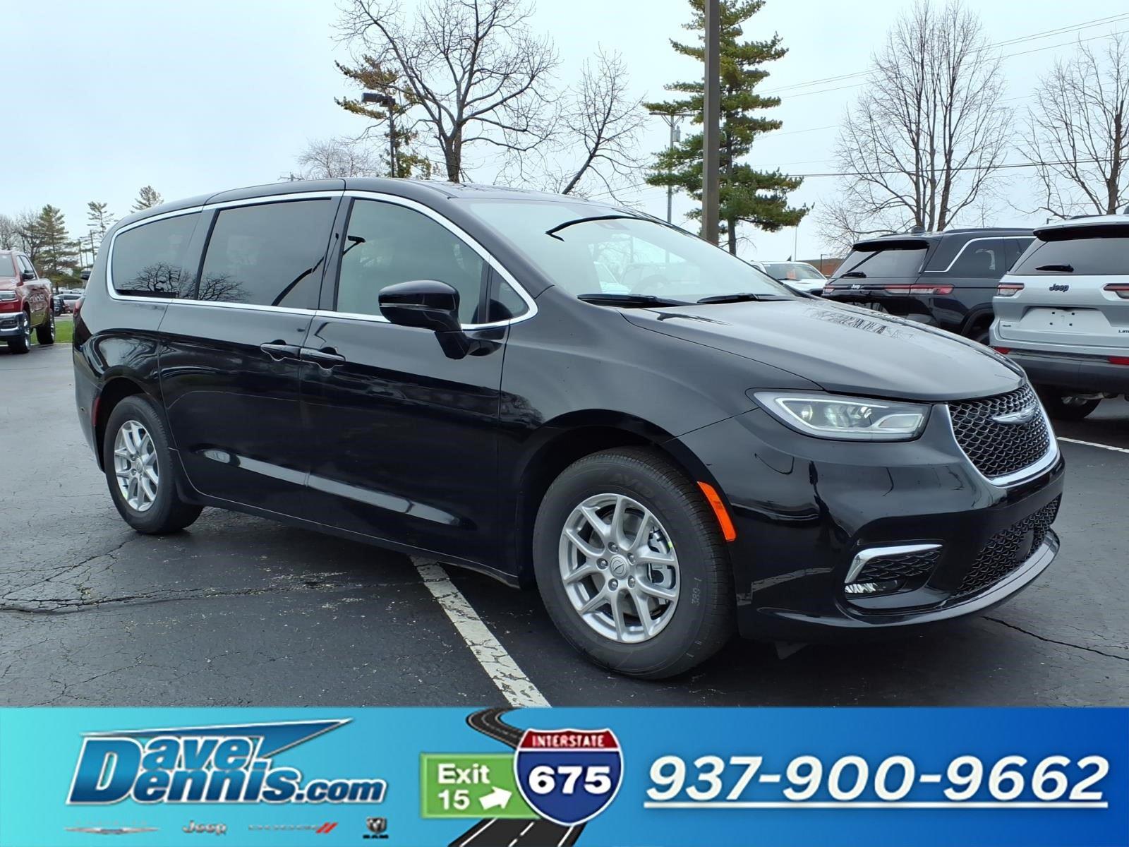 2026 Chrysler Pacifica Select's photo