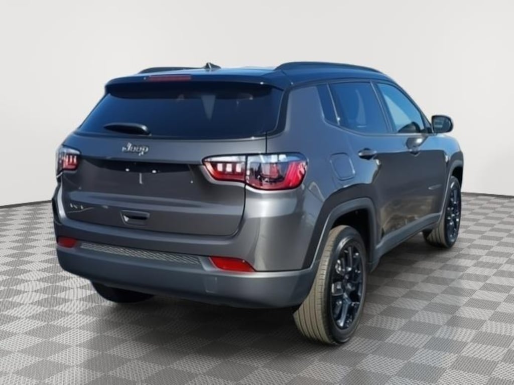 Used 2024 Jeep Compass Latitude SUV