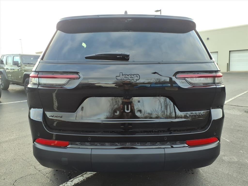 2025 Jeep Grand Cherokee Limited photo 2