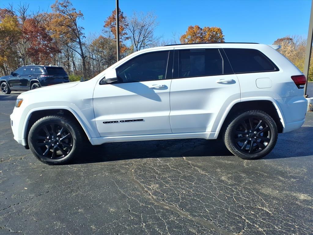 2019 Jeep Grand Cherokee Altitude photo 3