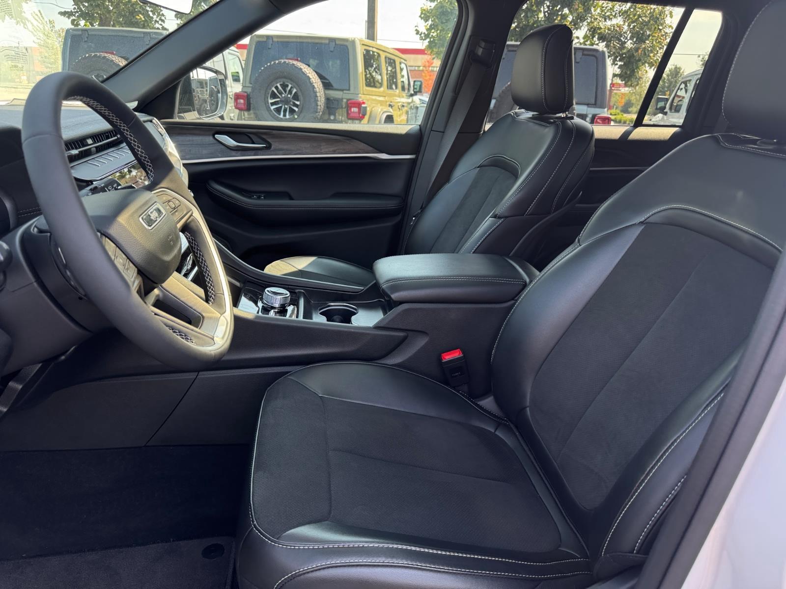 2026 Jeep Grand Cherokee Laredo - Photo 6