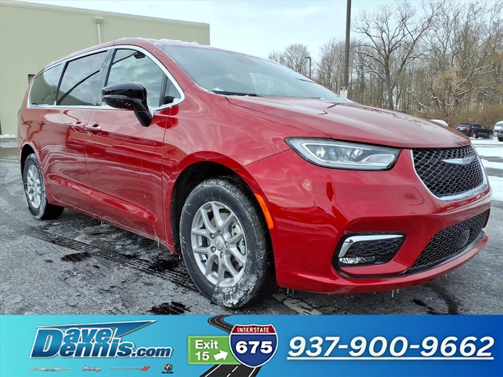 2026 Chrysler Pacifica Select's photo