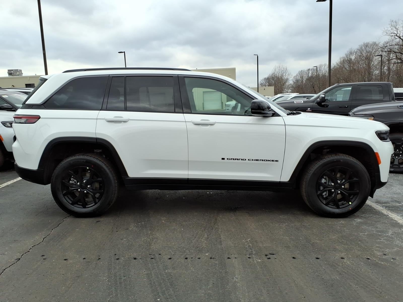 2026 Jeep Grand Cherokee Laredo - Photo 6