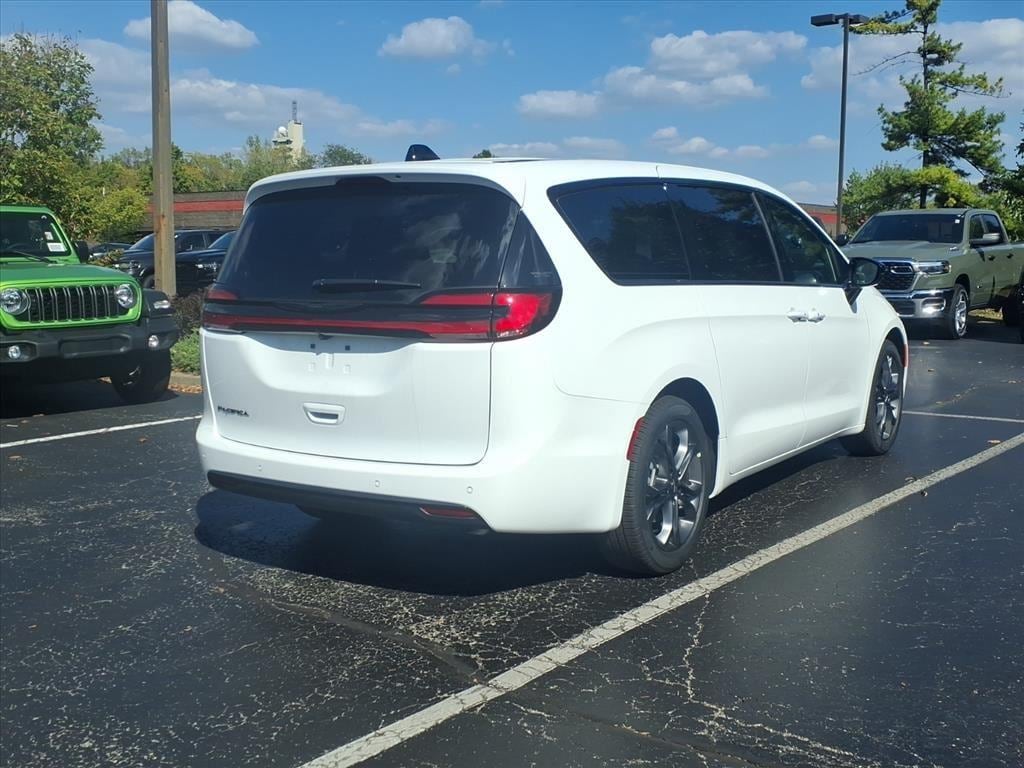 New 2026 Chrysler Pacifica Select Passenger Van