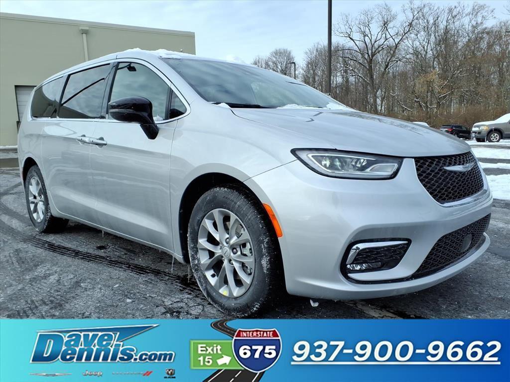 2026 Chrysler Pacifica Limited's photo