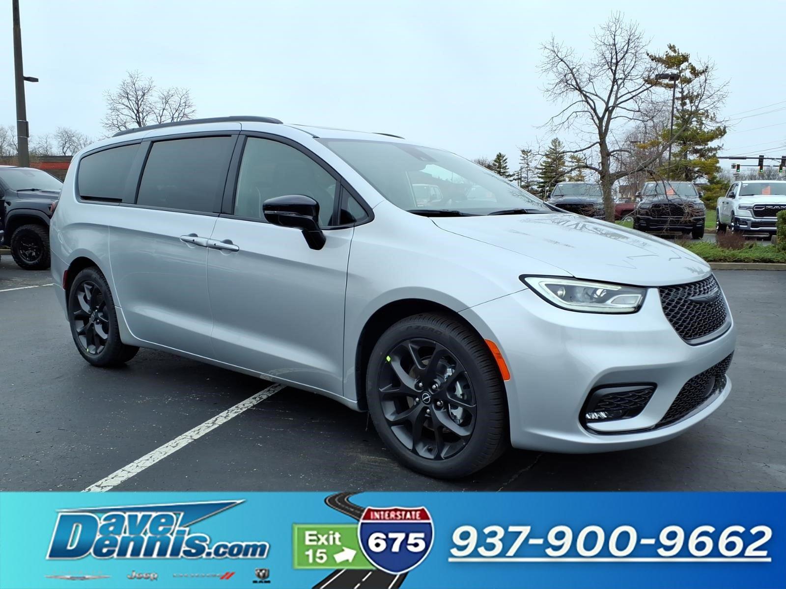 2026 Chrysler Pacifica Limited's photo