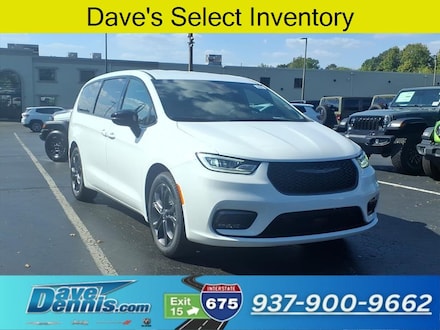 2026 Chrysler Pacifica Select Passenger Van