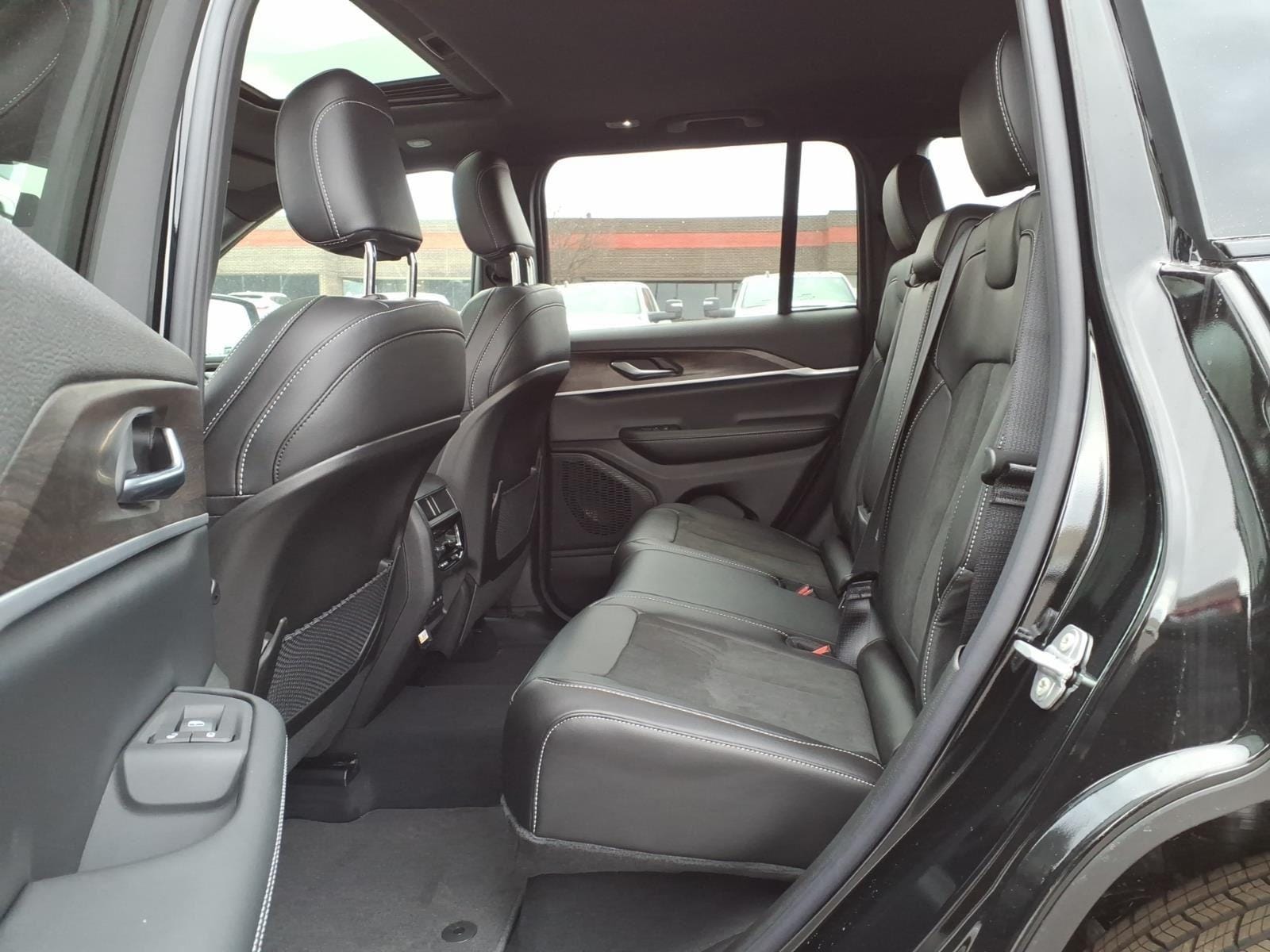2026 Jeep Grand Cherokee Laredo - Photo 15