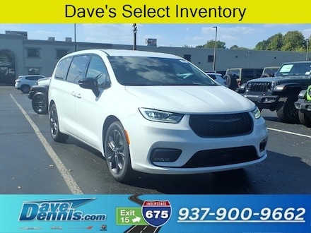 2026 Chrysler Pacifica Select Passenger Van