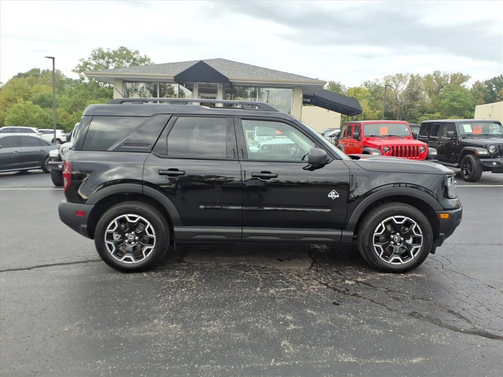 2025 Ford Bronco Sport Outer Banks photo 2