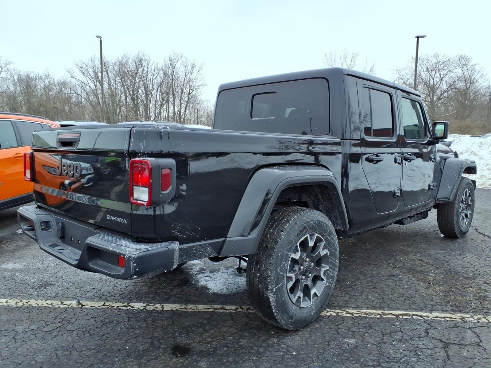 2026 Jeep Gladiator Sahara - Photo 6