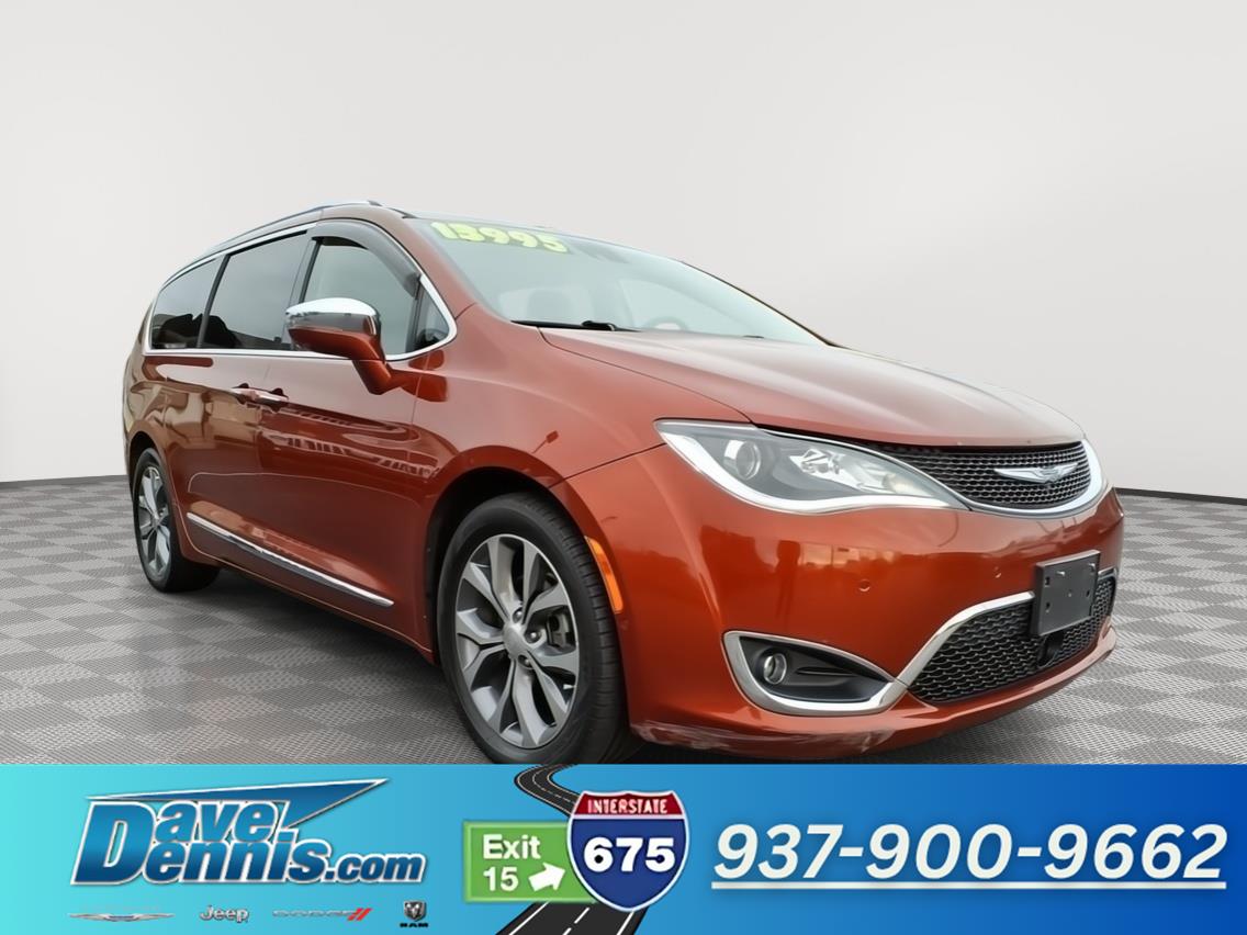 2018 Chrysler Pacifica Limited's photo