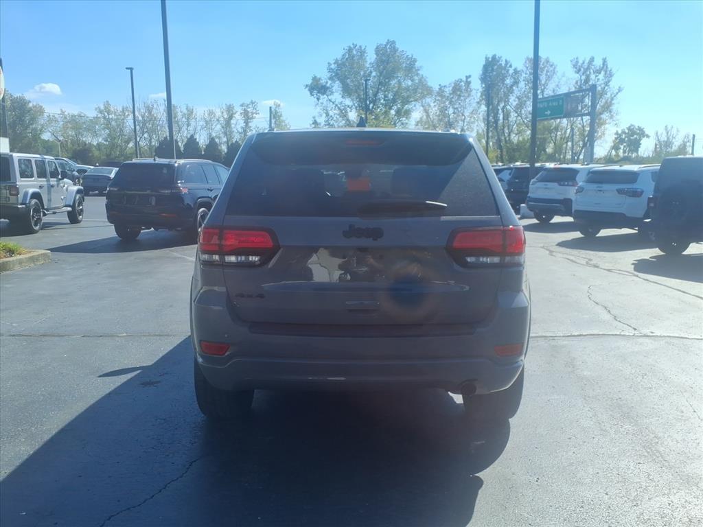 2021 Jeep Grand Cherokee Laredo X photo 3