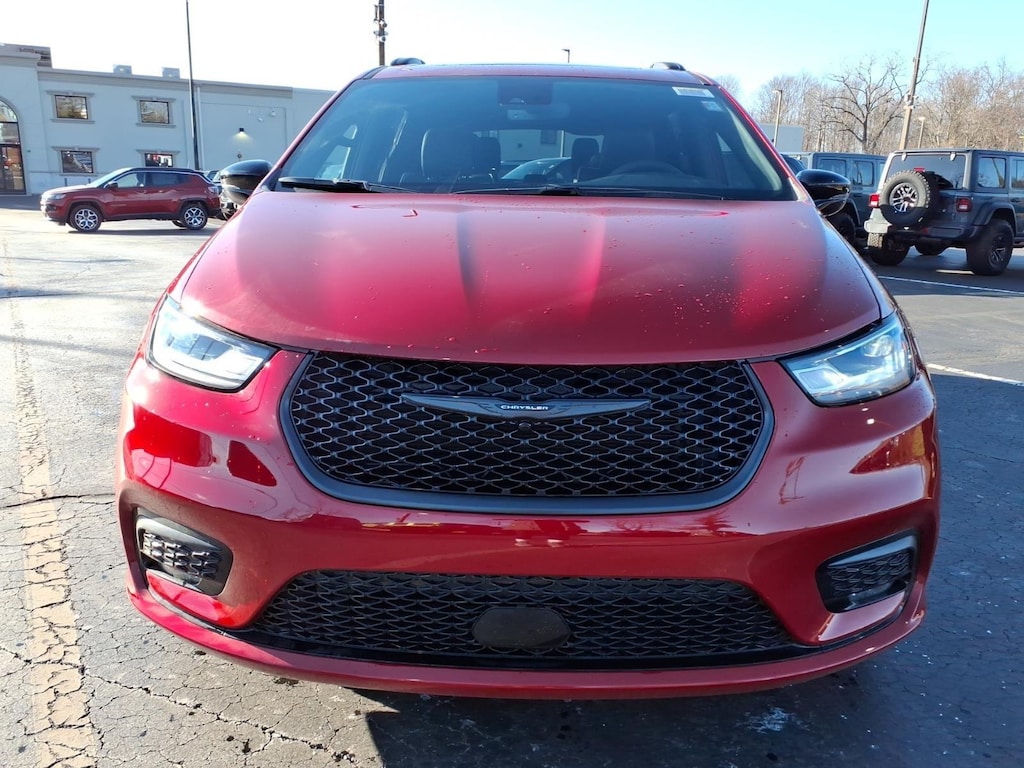 New 2026 Chrysler Pacifica Limited Passenger Van