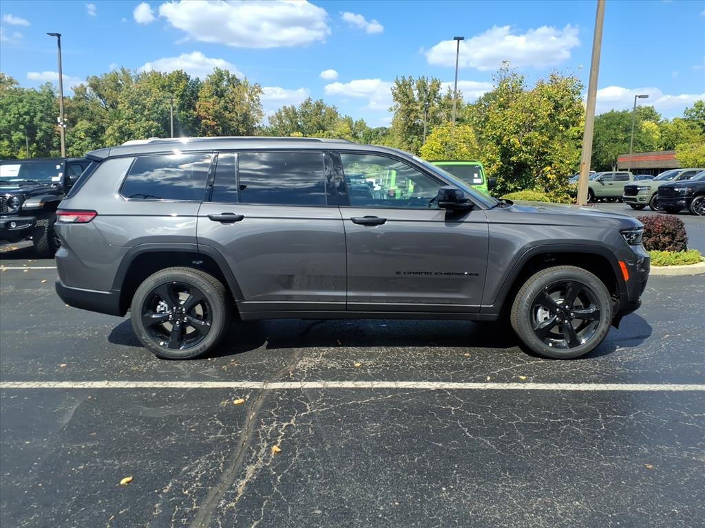 2025 Jeep Grand Cherokee Altitude X photo 2