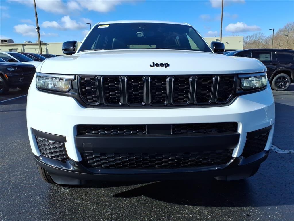 2025 Jeep Grand Cherokee Altitude X photo 2