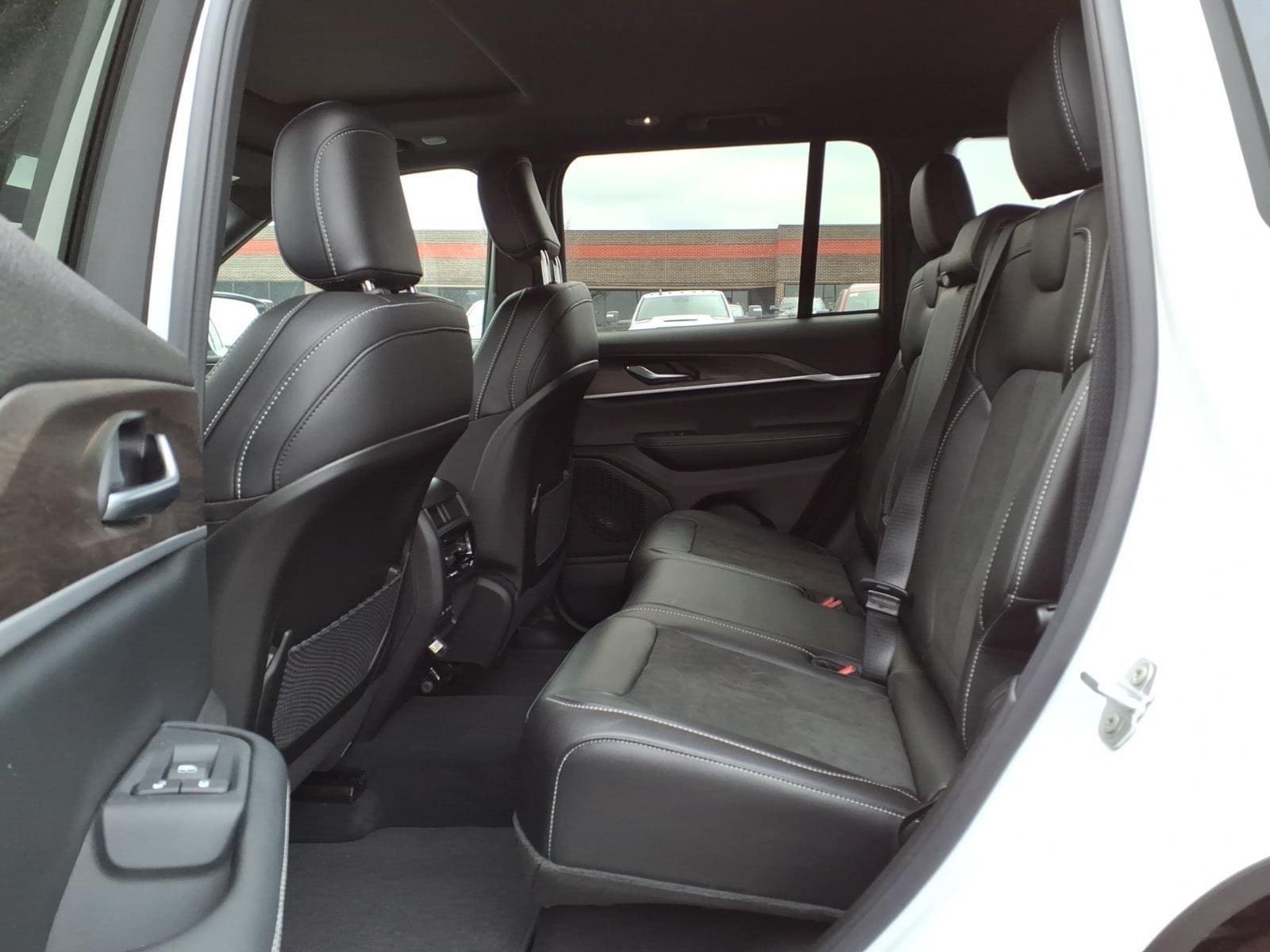 2026 Jeep Grand Cherokee Laredo - Photo 15